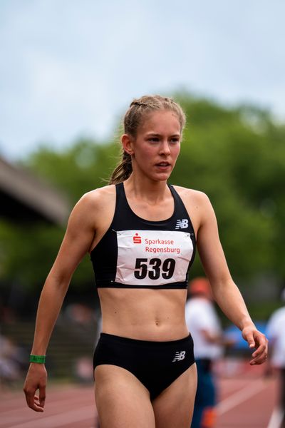 Jana Becker (LG Wettenberg) ueber 400m am 04.06.2022 waehrend der Sparkassen Gala in Regensburg